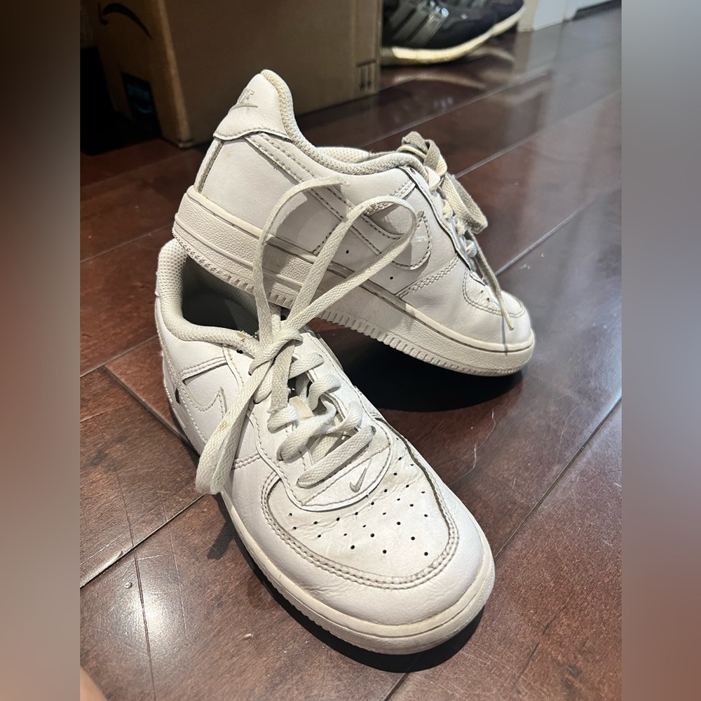 Kids used Air Force 1